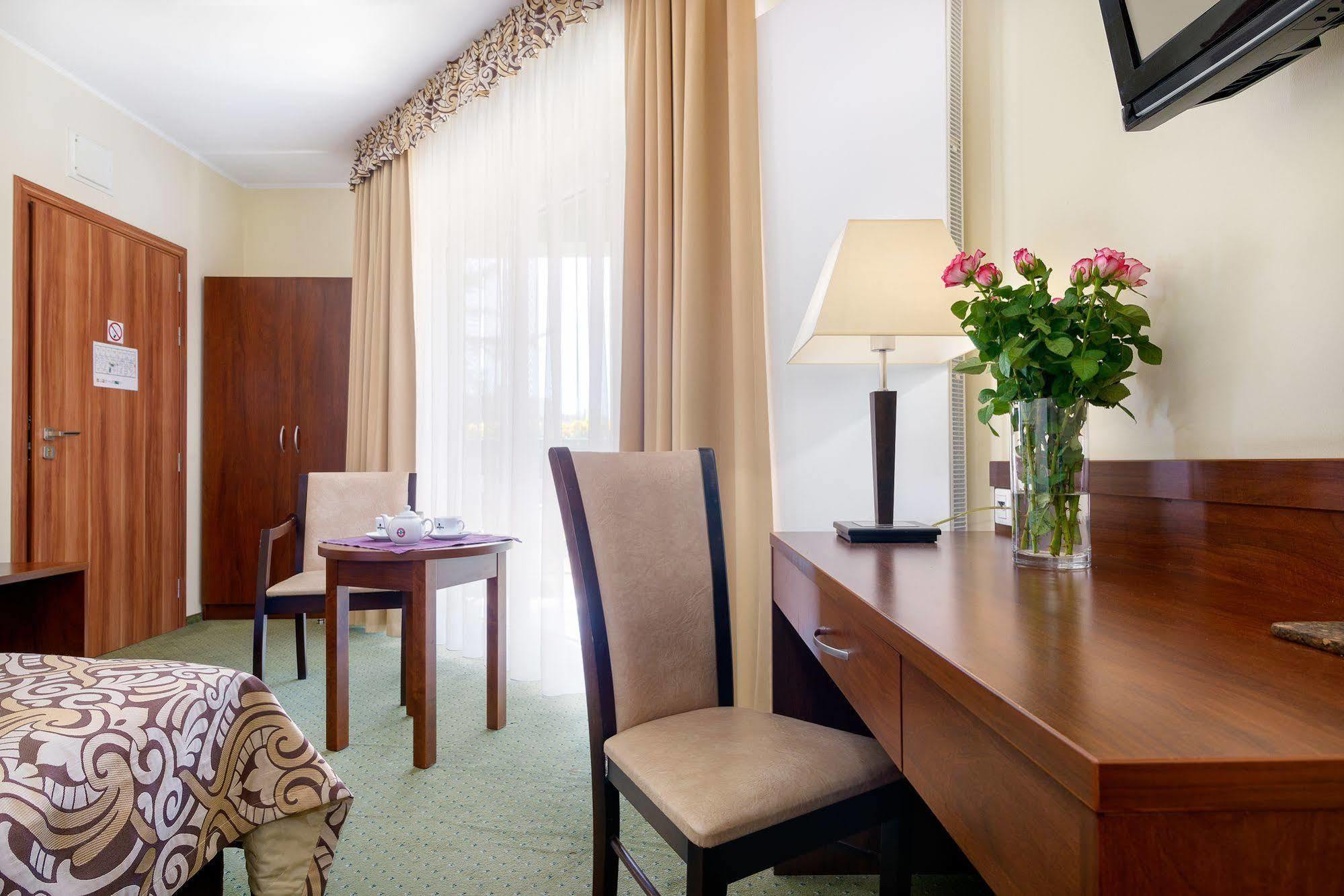 Hotel Zielony Poznan Luaran gambar